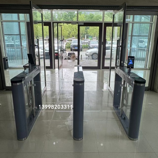 沈阳浑南某单位办事接待大厅人脸识别摆闸门禁系统安装